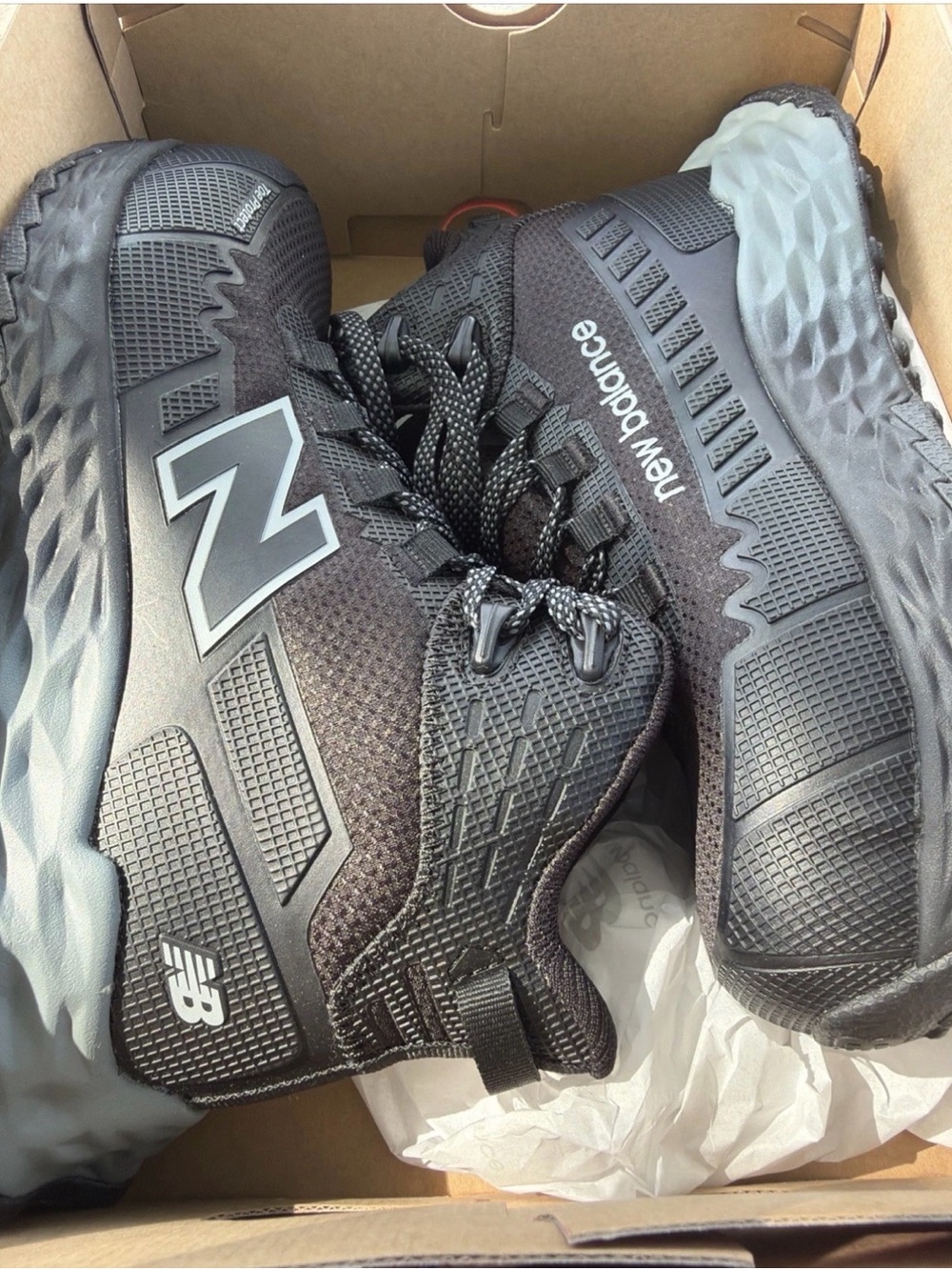 New Balance Men’s Black Athletic Sneakers with Reflective Logo